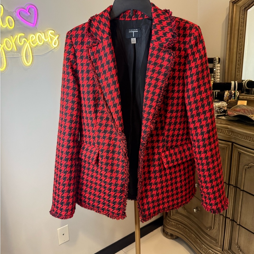 Tahari Red and Black Blazer Modern Tailored Silhouette - Picture 2 of 7
